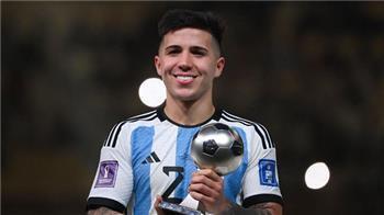 رسميا انتقال الاعب الأرجنتيني  فرنانديز الي نادي تشيلسي الانجليزي في أكبر صفة للنادي
