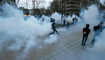   الإضرابات العمالية تربك النشاط الاقتصادى والحياة اليومية فى فرنسا