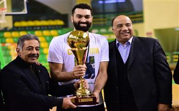   "مصيلحي" يهدي بطولة السوبر لكرة السلة لمشجع النادي المصاب اسلام زكي