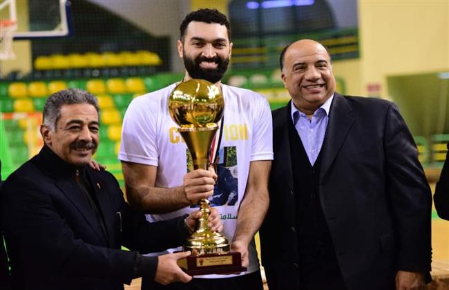 "مصيلحي" يهدي بطولة السوبر لكرة السلة لمشجع النادي المصاب اسلام زكي