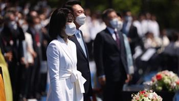   المعارضة فى كوريا الجنوبية تجدد دعوتها للتحقيق فى مزاعم تورط السيدة الأولى فى تلاعب بالأسهم