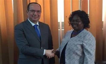   السفير المصري في جوبا يبحث مع وزيرة الشئون البرلمانية بدولة جنوب السودان العلاقات الثنائية 