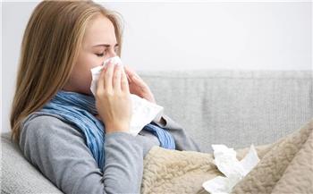   أستاذ فيروسات يوضح الفارق بين الزكام وكورونا والإنفلونزا