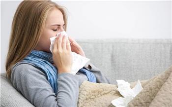 أستاذ فيروسات يوضح الفارق بين الزكام وكورونا والإنفلونزا