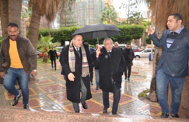 رئيس جامعة الإسكندرية يتفقد انتظام  الدراسة في أول أيام الفصل الدراسي الثاني