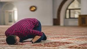 هل صلاة الفجر قبل الشروق بدقائق تكون حاضر.. أمين الفتوى يوضح