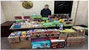حبس تاجر ألعاب نارية لحيازته 27 كرتونة مختلفة الأحجام