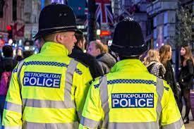   اعتقال 15 شخصا بعد تظاهرة عنيفة مناهضة للاجئين في بريطانيا