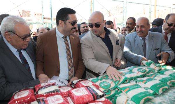 محافظ بني سويف يتفقد معرض السلع واللحوم بأسعار مخفضة ضمن معارض "أهلا رمضان"
