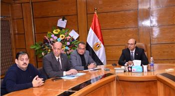 رئيس جامعة أسيوط يؤكد حرصه على مصلحة كل العاملين بالجامعة