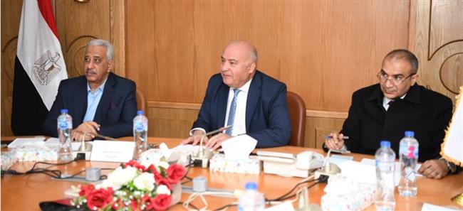 " الداودي" يوجه بسرعه الإنتهاء من مشروعات الخطة الاستثمارية الجديدة بقنا