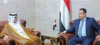   سفير الإمارات باليمن يبحث مع رئيس الوزراء اليمنى سبل تعزيز التعاون