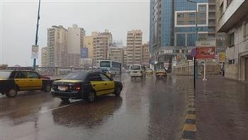   أمطار غزيرة على الإسكندرية مع استمرار حركة الملاحة بالميناء
