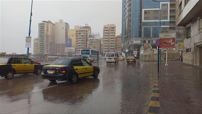 أمطار غزيرة على الإسكندرية مع استمرار حركة الملاحة بالميناء