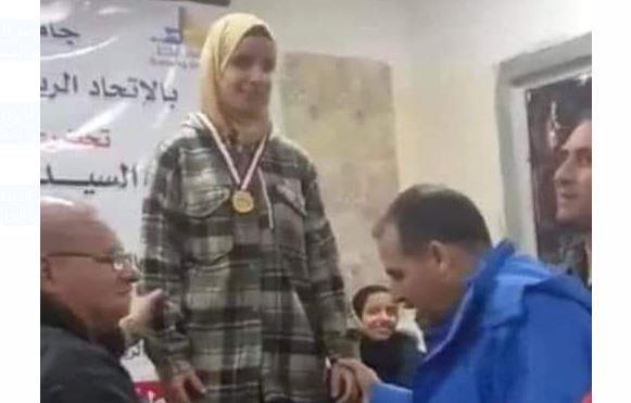 رئيس جامعة القناة يهنئ "هاجر خيرى " لفوزها بذهبية بطولة كأس مصر لرفع الأثقال للمكفوفين