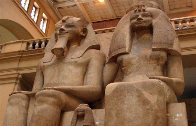 نقوش وتماثيل وآثار خالدة فى مصر القديمة حكاية حب من الزمن الجميل 