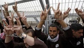 هيئة الأسرى الفلسطينية تطلع مسؤولا حقوقيا دوليا على رزمة "القوانين الإسرائيلية" الانتقامية من الأسرى