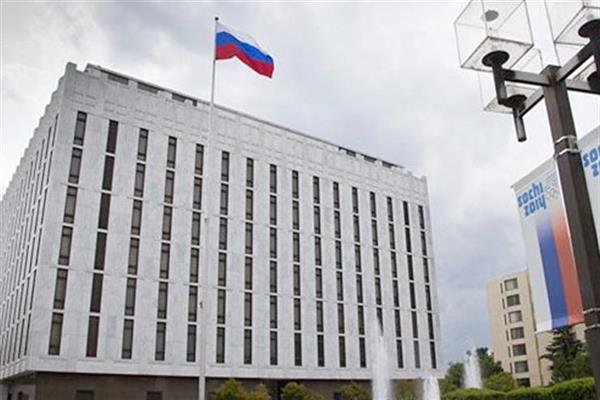 سفارة روسيا في واشنطن: موسكو تبذل قصارى جهدها لحماية الأطفال الفارين من القوات الأوكرانية