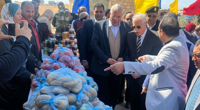 وزير الزراعة و محافظ جنوب سيناء يتفقدان معرضا للسلع ومعصرة زيوت