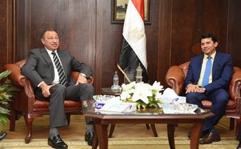 الخطيب يثمن جهود وزير الرياضة ومساندته لبعثة الأهلي قبل التوجه إلى السودان