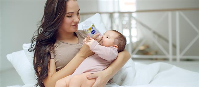 تغذية الرضيع.. نصائح حول الأرضاع بواسطة الببرونة
