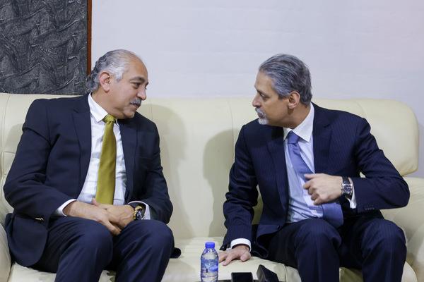 السفير المصري بالسودان يؤازر الأهلي أمام الهلال