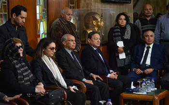 مئات الصحفيين يشيعون جنازة الكاتب الصحفي مرسي عطا الله 