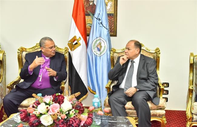 محافظ أسيوط يهنىء الدكتور القس اندريه زكى لتجديد الثقة وفوزه رئيساً للطائفة الانجيلية بمصر 