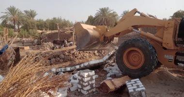 إزالة حالة تعدِّي لبناء بدون ترخيص بمركز أبوصوير بالإسماعيلية 