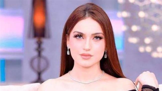ياسمين عز ترد على شائعة خطوبتها