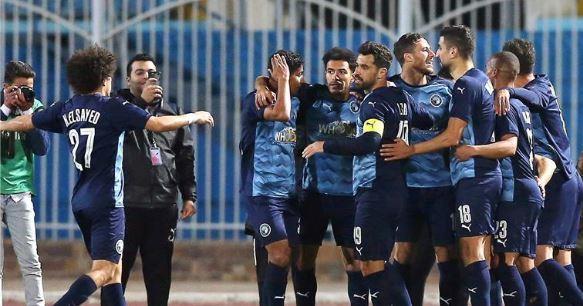 بيراميدز بالزي الأساسي أمام فيوتشر بالكونفدرالية
