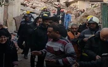 انهيار عقار على روؤس قاطنيه بالإسكندرية.. ومصرع شخص واستخراج مصاب 