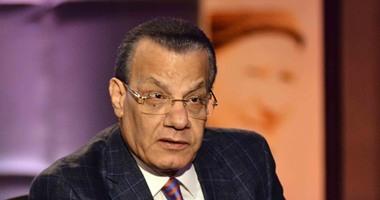عادل حمودة يُشيد ببسالة زيلنيسكي: كان على بوتين أن يبدي إعجابه به