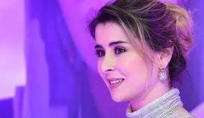 شقيق ياسمين عبد العزيز يغازل عائشة بن أحمد.. والأخيرة تتجاهله