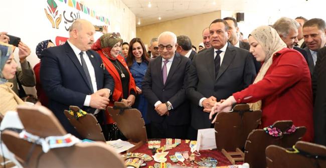 وزيرا التعليم والتنمية المحلية يتفقدان معرض "أيادي مصر" للحرف اليدوية ومعرض "أهلا رمضان"