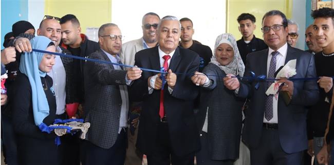 رئيس جامعة جنوب الوادي يفتتح معرض الإبداعات الفنية لأسرة حورس