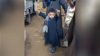 يرقص باحترافية.. طفل المزمار البلدي الذي جذب رواد وسائل التواصل الاجتماعي