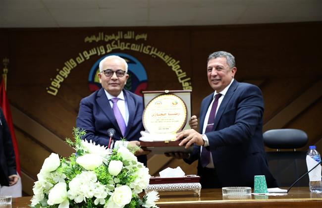 وزير التعليم يعقد اجتماعًا مع مديرى الإدارات التعليمية لمناقشة تفعيل آليات انضباط العملية التعليمية 