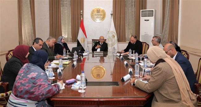 حجازى يعقد اجتماعًا مع مديرى عموم الإدارات العامة للإدارة المركزية للتعليم العام 