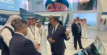   وزير الإنتاج الحربي يتفقد الجناحين الإماراتي والسعودي بمعرض الدفاع "IDEX 2023"