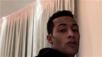 «الجري نص الجدعنة».. محمد رمضان يجري في فندق بالرياض بسبب الزلزال