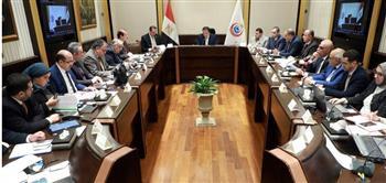وزير الصحة يوجه بزيادة أعداد الفرق الطبية بجميع المنشآت الصحية 