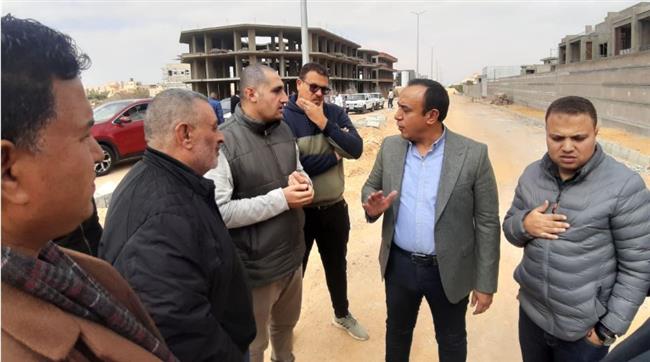 رئيس جهاز الشروق: جارٍ تنفيذ محور طرق بطول 1600م فى قلب الحى الرابع بالمدينة  