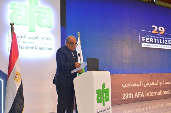 وزير قطاع الأعمال في افتتاح المؤتمر الدولي للأسمدة: إنتاج مصر من الأسمدة يبلغ نحو 19 مليون طن سنويا