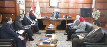 وزير القوى العاملة يَلتقي مدير منظمة العمل الدولي بالقاهرة