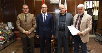 رئيس جامعة أسيوط يعتمد نتيجة ترشيح 413 طبيبا مقيما بمختلف أقسام بالمستشفيات الجامعية