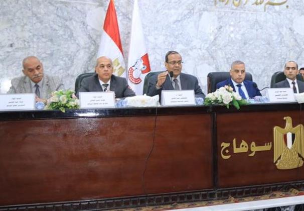 محافظ سوهاج يترأس اجتماع المجلس التنفيذي للمحافظة