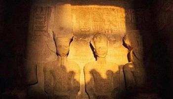 كبير الآثريين يشرح تعامد الشمس على وجه الملك رمسيس الثاني في معبد أبو سمبل