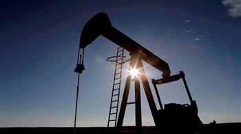   انخفاض أسعار النفط عند التسوية