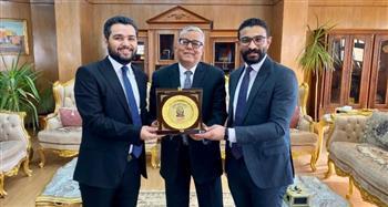" غرباوي" يكرم مطوري منظومة الإعلام الرقمية بالجامعة والمستشفيات الجامعية بقنا